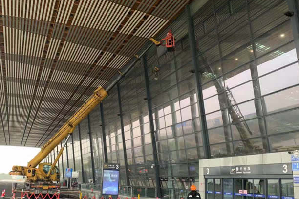 建阳玻璃幕墙维护和保养